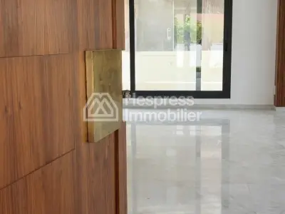 فيلا جميلة للبيع في جنان بن شقرا. 6 غرف نوم. مسبح كبير.