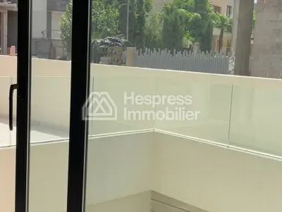 فيلا جميلة للبيع في جنان بن شقرا. 6 غرف نوم. مسبح كبير.