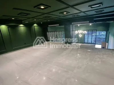 مطعم للبيع، امتداد جذور