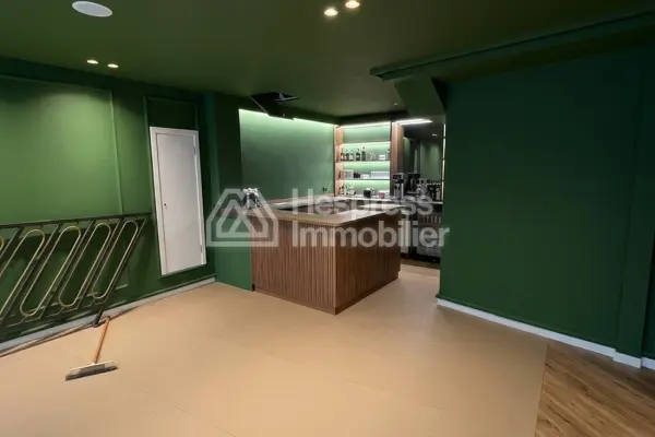 مطعم للبيع، امتداد جذور