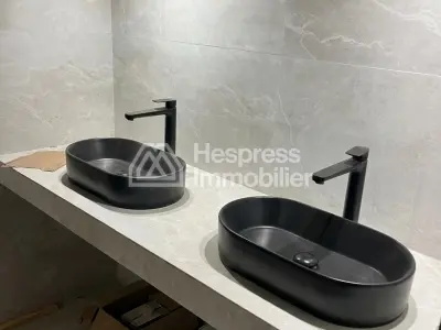 مطعم للبيع، امتداد جذور