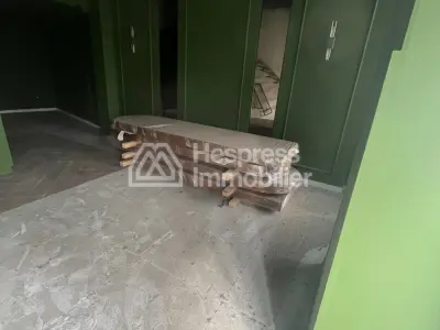 مطعم للبيع، امتداد جذور