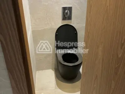 مطعم للبيع، امتداد جذور