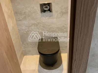 مطعم للبيع، امتداد جذور