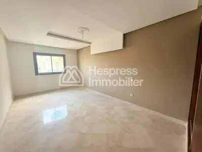 شقة للبيع في كاليفورنيا . غرفتا نوم جميلتان. مطبخ مجهز بالكامل.