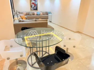 شقة للبيع في كاليفورنيا . أربع غرف. مطبخ مجهز بالكامل