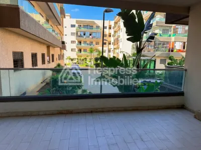 شقة للبيع في كاليفورنيا . أربع غرف. مطبخ مجهز بالكامل