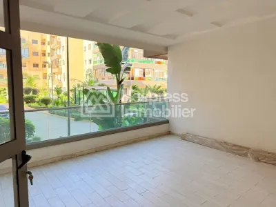 شقة للبيع في كاليفورنيا . أربع غرف. مطبخ مجهز بالكامل
