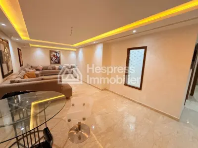 شقة للبيع في كاليفورنيا . أربع غرف. مطبخ مجهز بالكامل