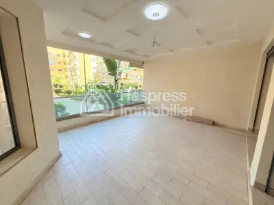 شقة للبيع في كاليفورنيا . أربع غرف. مطبخ مجهز بالكامل