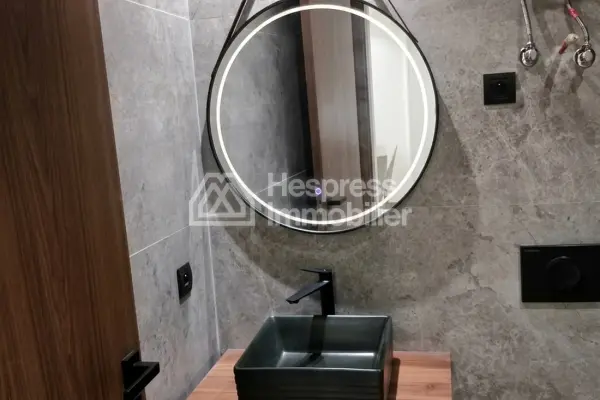 شقة جميلة للبيع في مولاي يوسف. غرفتان مريحتان. مع مصعد