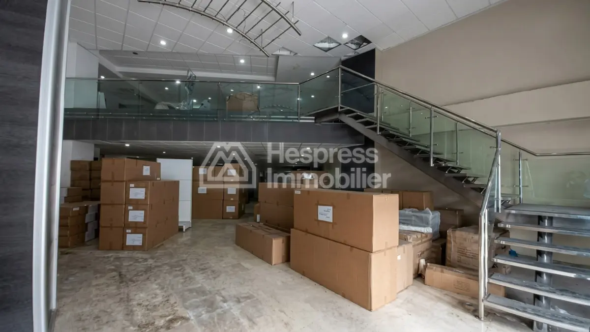 Commercial premises for sale, 214m², located at Palmier