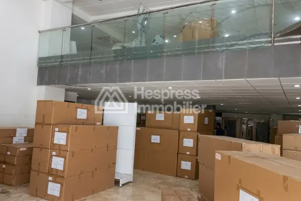 Commercial premises for sale, 214m², located at Palmier