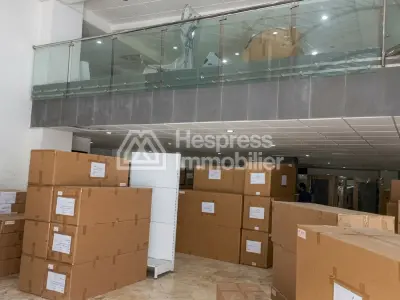 Commercial premises for sale, 214m², located at Palmier
