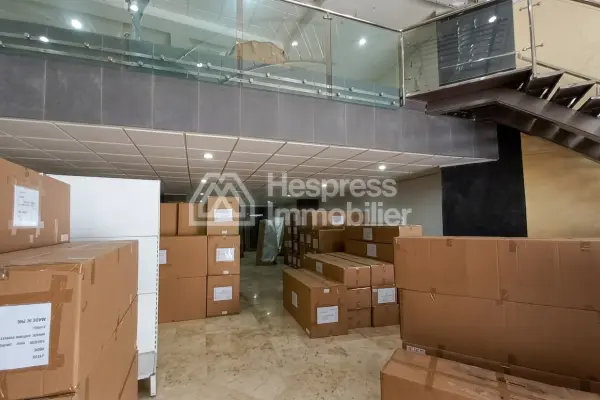 Commercial premises for sale, 214m², located at Palmier