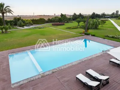 Beautiful villa with swimming pool for sale, 18465m²
