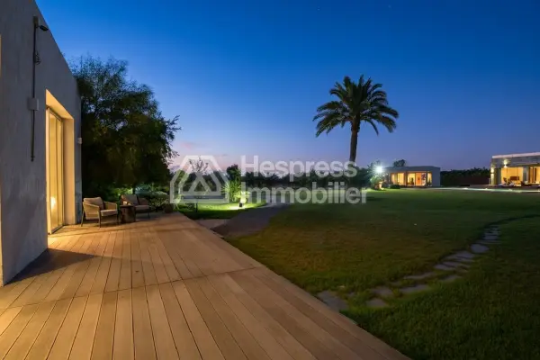 Beautiful villa with swimming pool for sale, 18465m²