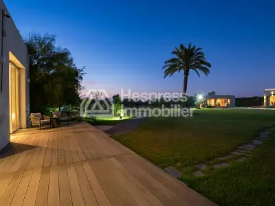 Beautiful villa with swimming pool for sale, 18465m²