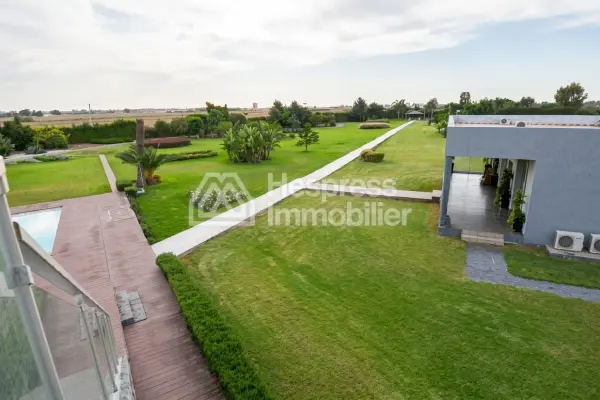Beautiful villa with swimming pool for sale, 18465m²