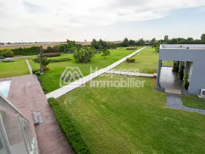 Beautiful villa with swimming pool for sale, 18465m²