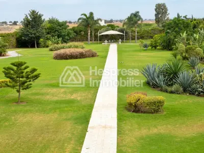 Beautiful villa with swimming pool for sale, 18465m²