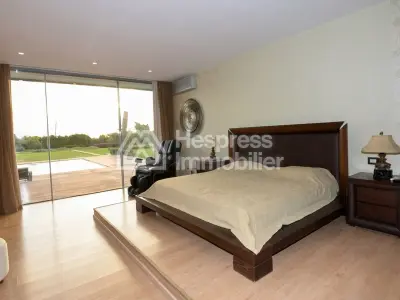 Beautiful villa with swimming pool for sale, 18465m²