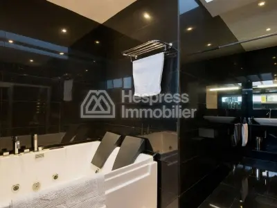 Beautiful villa with swimming pool for sale, 18465m²