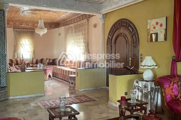Villa à vendre a usage commercial CIL 480m²