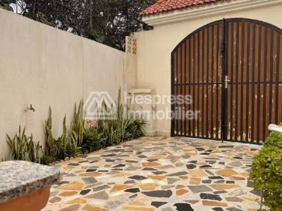 Villa à vendre a usage commercial CIL 480m²