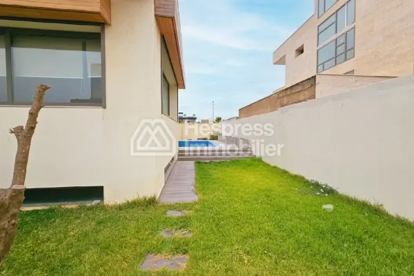 Beautiful villa with pool for sale, 420m², Tamaris