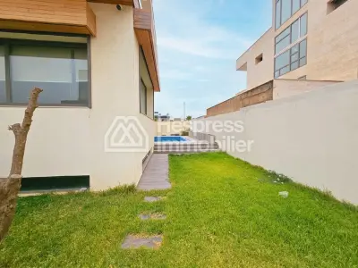 Beautiful villa with pool for sale, 420m², Tamaris