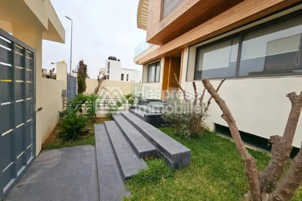Beautiful villa with pool for sale, 420m², Tamaris
