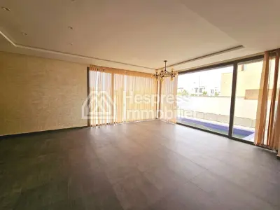 Beautiful villa with pool for sale, 420m², Tamaris
