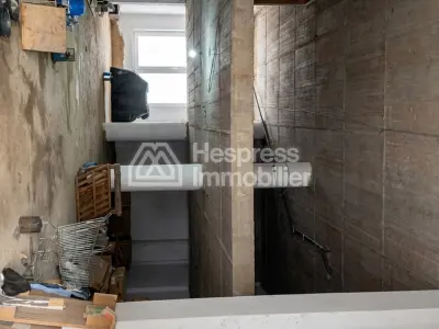 Beau local à vendre à Val Fleury. Superficie 216 m²