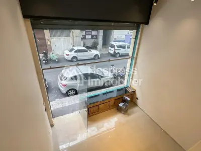 محل تجاري مع طابق نصفي للإيجار، مساحته 160 مترًا مربعًا المعاريف
