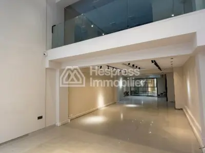 محل تجاري مع طابق نصفي للإيجار، مساحته 160 مترًا مربعًا المعاريف