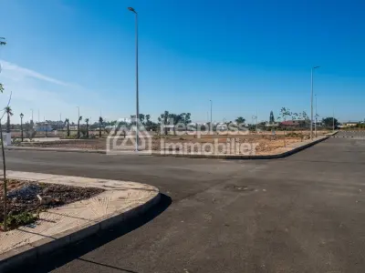 Terrain 580 m2 usage commercial TAMARIS