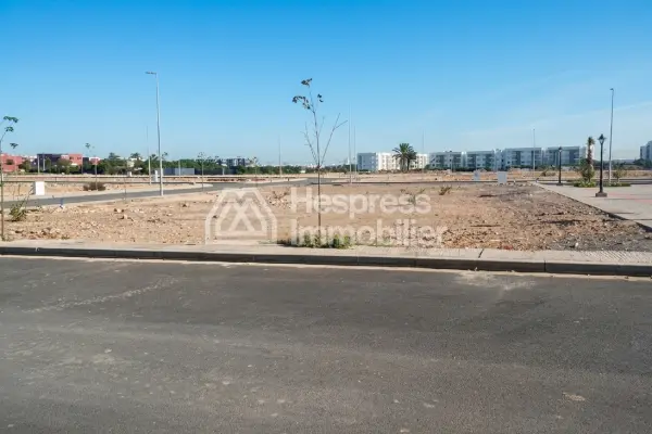 Terrain 580 m2 usage commercial TAMARIS