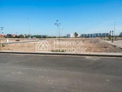 Terrain 580 m2 usage commercial TAMARIS