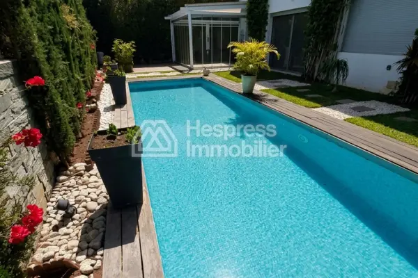 Villa for sale with swimming pool, 415m² Bouskoura