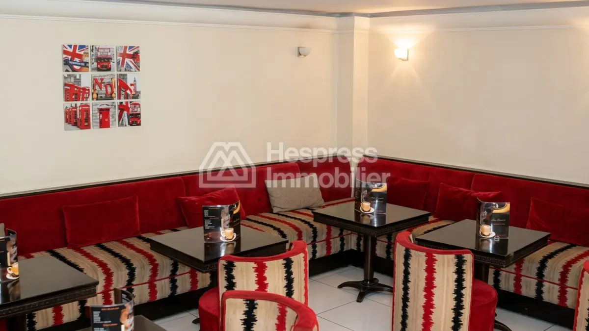 Cafe for sale with mezzanine Maarif