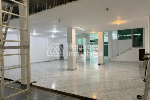 Vente local commercial pres de bd mly ismail