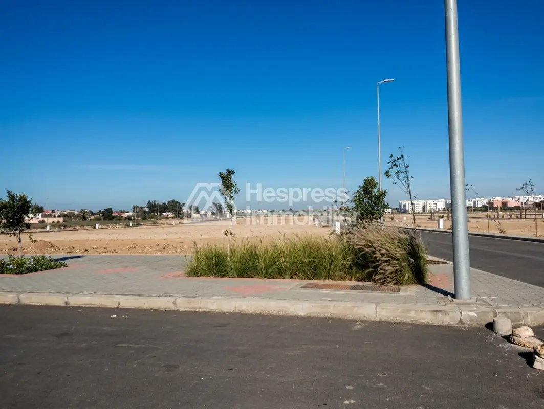 Commercial plot of 412 m2 in TAMARIS