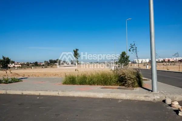 Commercial plot of 412 m2 in TAMARIS