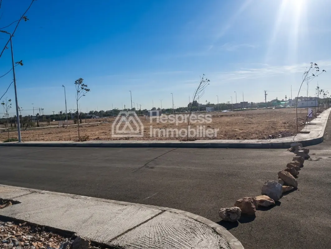 A plot of land in a villa zone for sale, 472m², TAMARIS