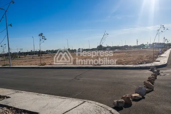 A plot of land in a villa zone for sale, 472m², TAMARIS