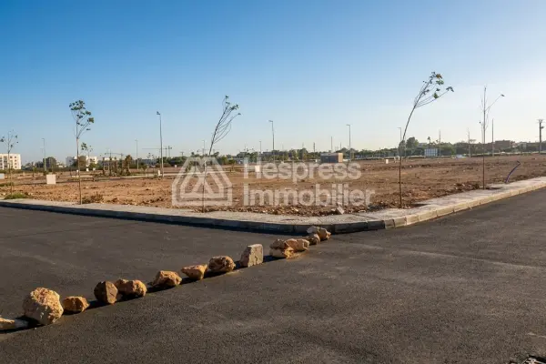 A plot of land in a villa zone for sale, 472m², TAMARIS
