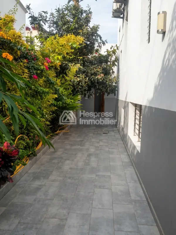 Villa à usage professionnel à vendre 450 M²