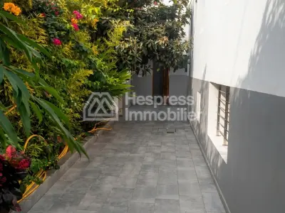 Villa à usage professionnel à vendre 450 M²