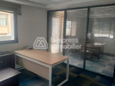 Villa à usage professionnel à vendre 450 M²